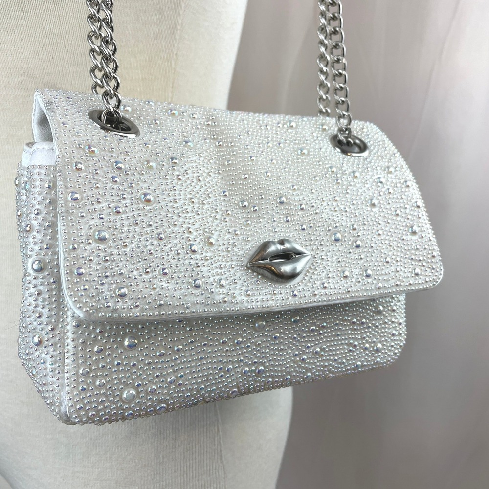 BETSEY JOHNSON Small Crossbody Vegan White Lips Beaded Chain Purse Bridal‎ Bling